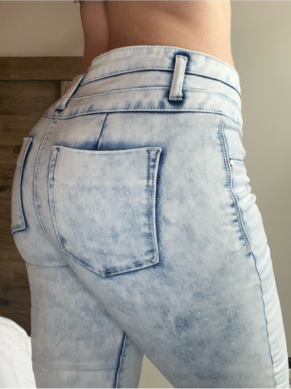 Light Wash High-Rise Curvy Women’s Jeans - Size 9